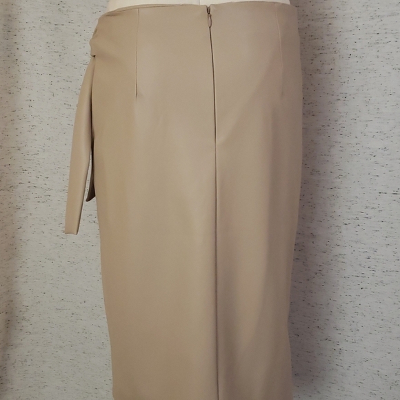 G.I.L.I. Women's Pencil Skirt in Tan - Picture 5 of 5
